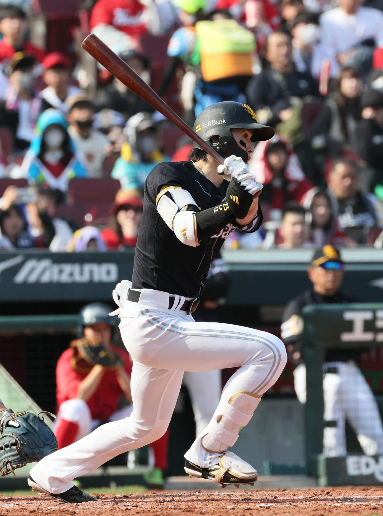広島対ソフトバンク　5回表ソフトバンク2死一、三塁、周東は先制右前適時打を放つ（撮影・加藤孝規）