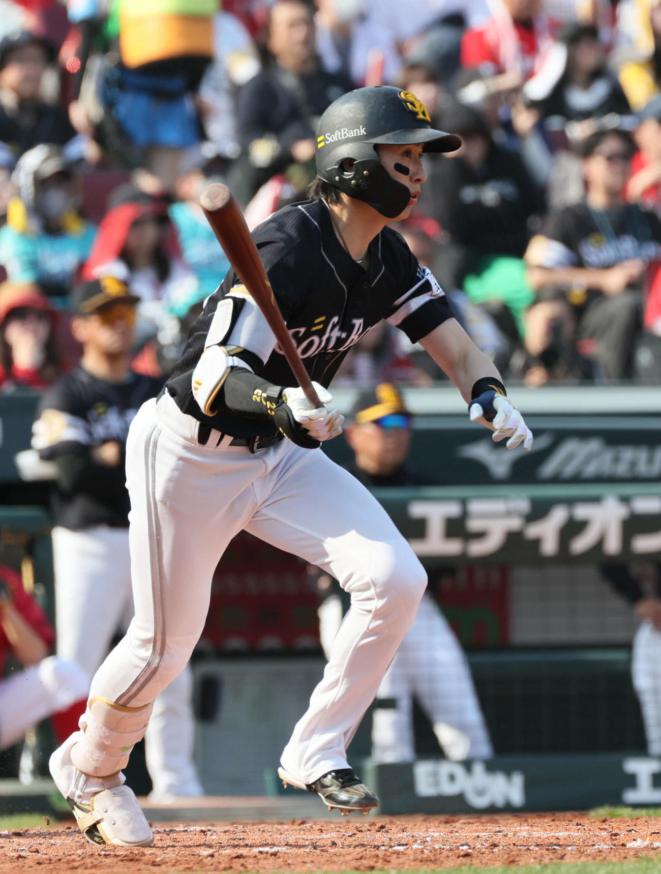 広島対ソフトバンク　5回表ソフトバンク2死一、三塁、周東は先制右前適時打を放つ（撮影・加藤孝規）