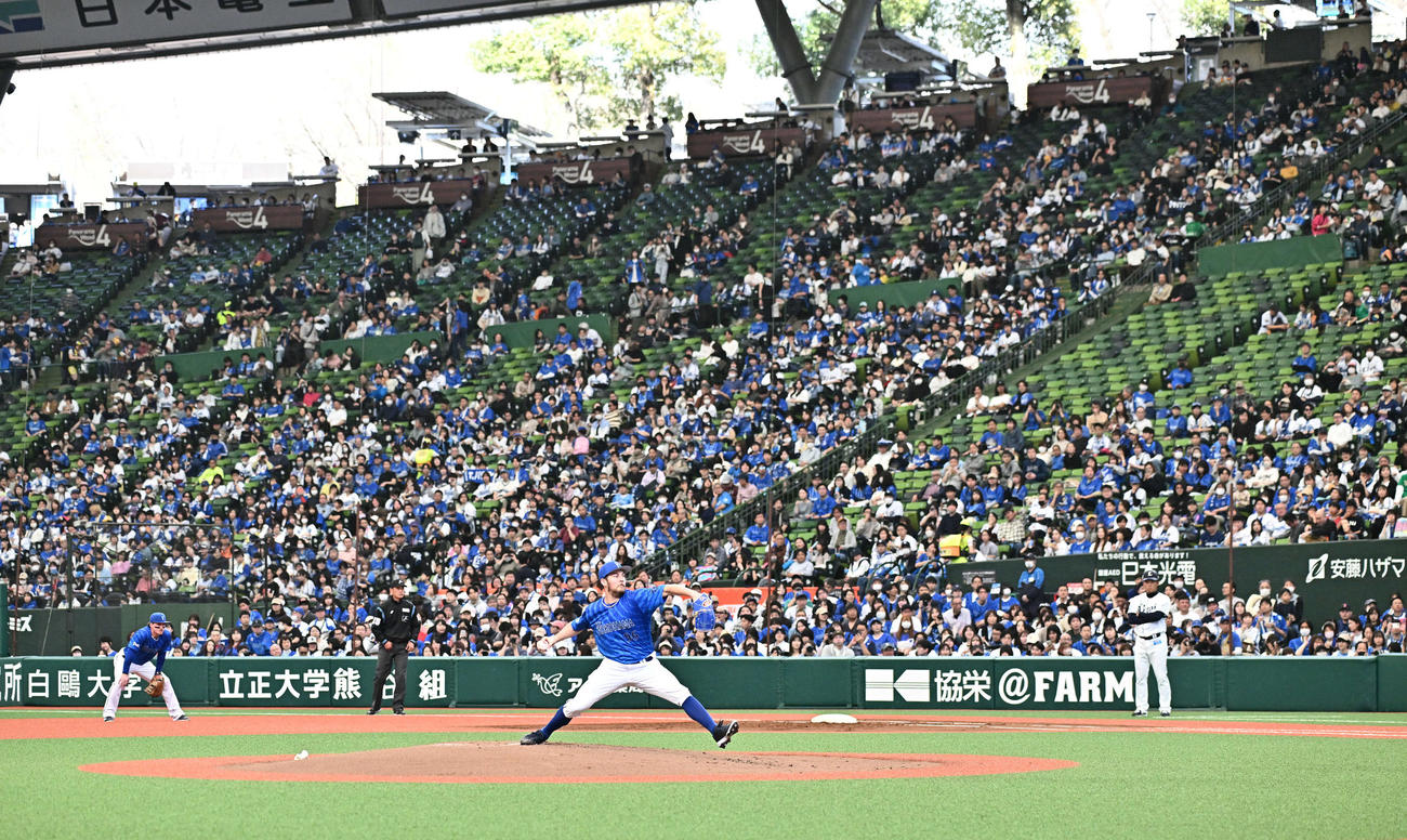 西武対DeNA DeNA先発のバウアー（撮影・滝沢徹郎）