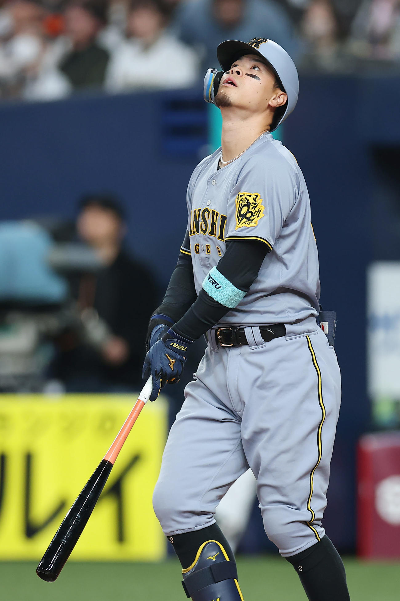 オリックス対阪神　6回表阪神1死、左邪飛に倒れる佐藤輝（撮影・前田充）