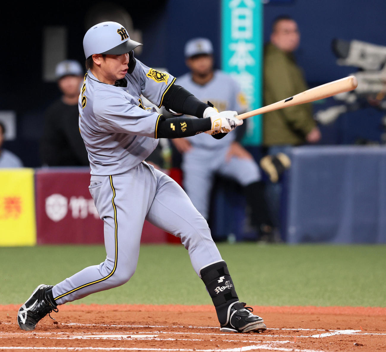 オリックス対阪神　2回表阪神1死一塁、梅野は左前打を放つ（撮影・加藤哉）