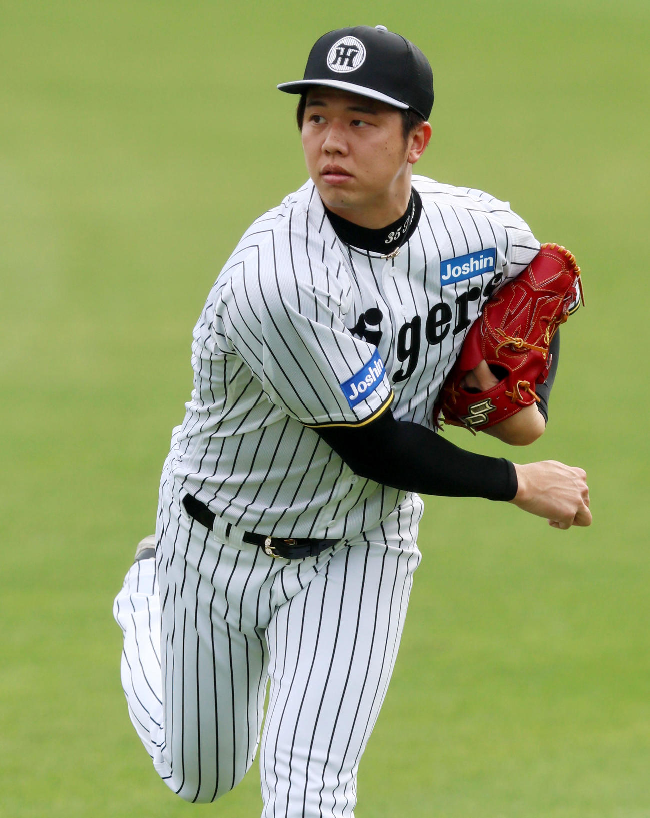 投手指名練習に参加しキャッチボールする才木（撮影・加藤哉）