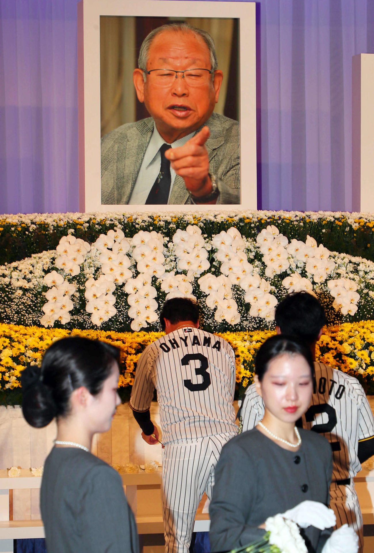 吉田義男さんお別れの会で献花した阪神大山ら（撮影・宮崎幸一）