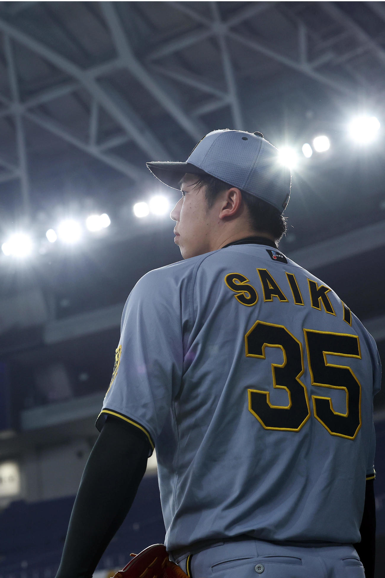 ウエスタン・リーグ　オリックス対阪神　4回裏の投球に備える阪神才木（撮影・前田充）