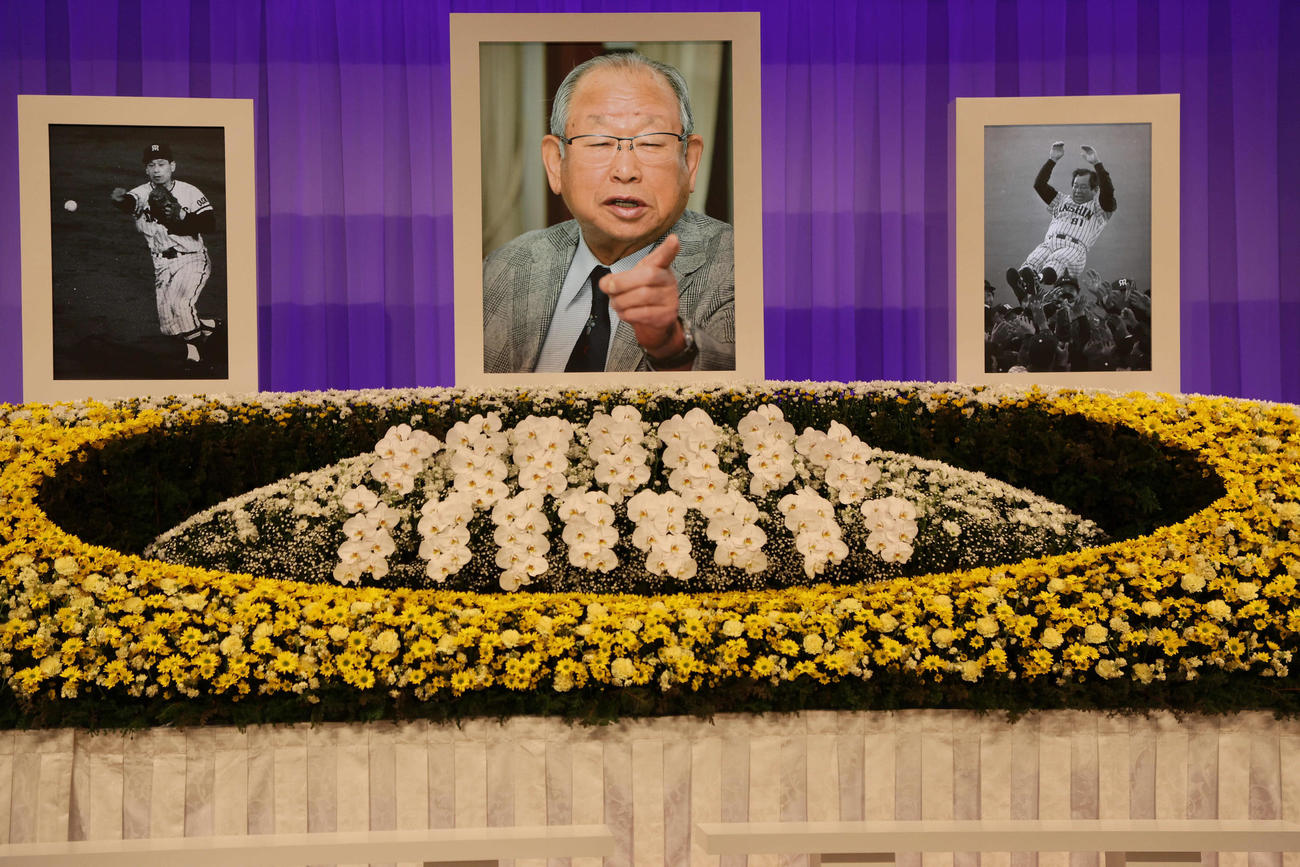 吉田義男さんお別れの会の祭壇（撮影・宮崎幸一）