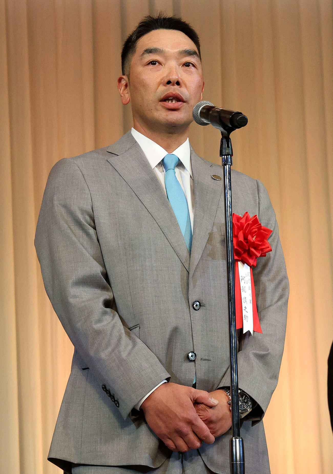 読売巨人軍激励会であいさつする巨人阿部監督（代表撮影）