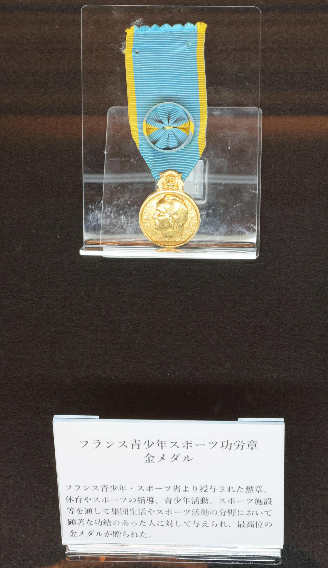 吉田義男さんお別れの会の開場前で展示されたゆかりの品々（撮影・宮崎幸一）