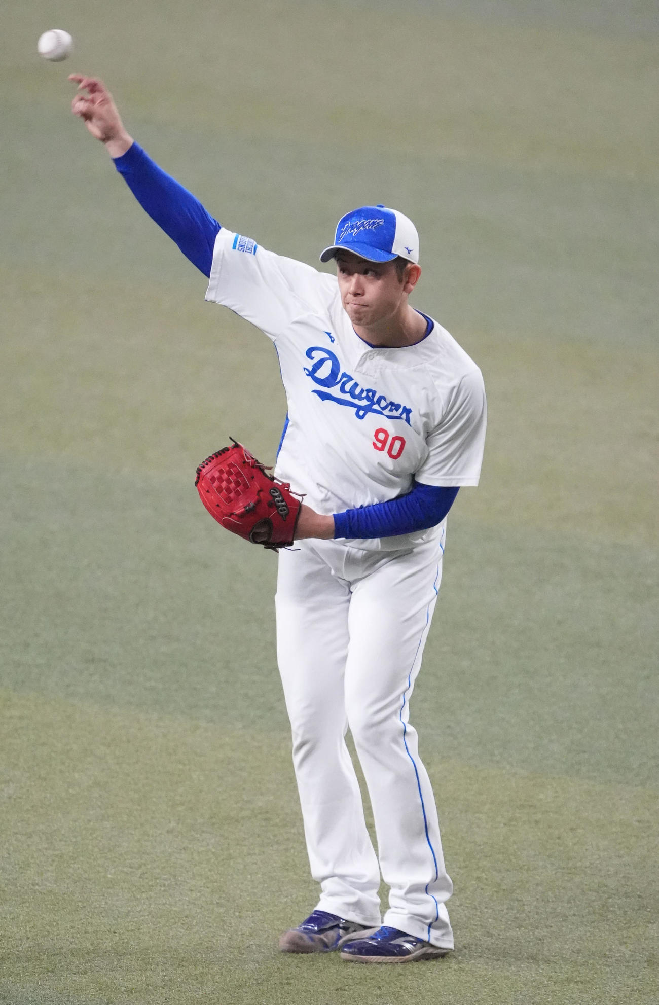 キャッチボールをする松山（撮影・森本幸一）
