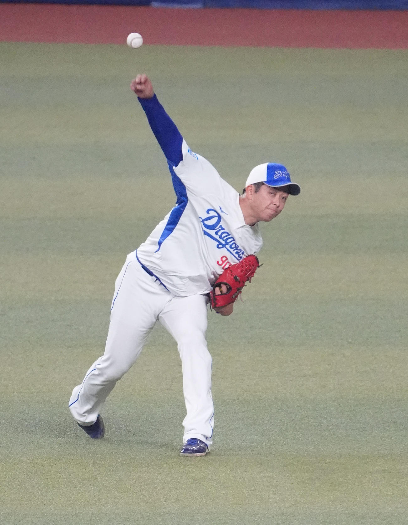 キャッチボールをする松山（撮影・森本幸一）