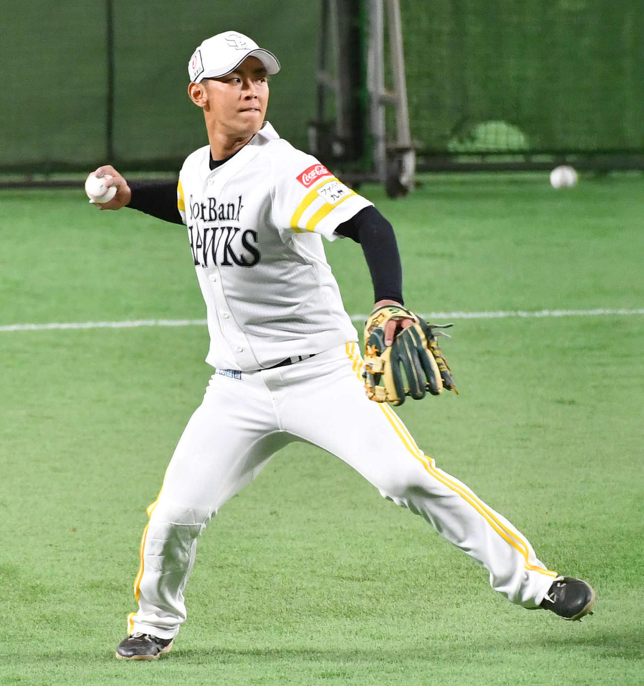 守備練習を行うソフトバンク今宮（撮影・岩下翔太）