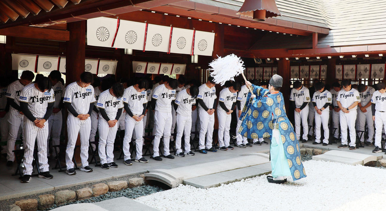 広田神社を参拝した阪神ナイン（撮影・加藤哉）