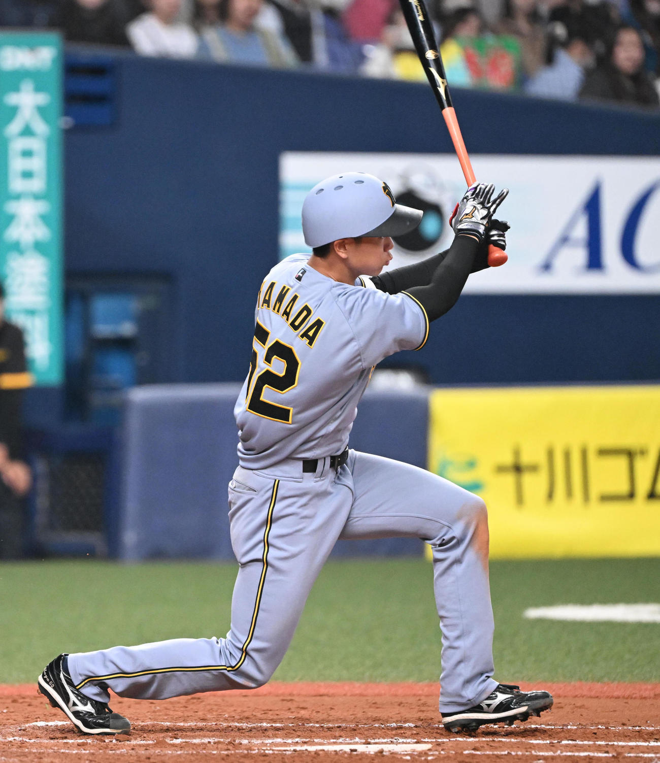 7回表阪神2死一塁、左翼線に適時二塁打を放つ山田（撮影・和賀正仁）
