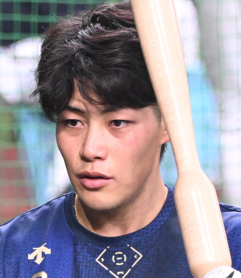 ティー打撃に取り組むオリックス麦谷（撮影・和賀正仁）