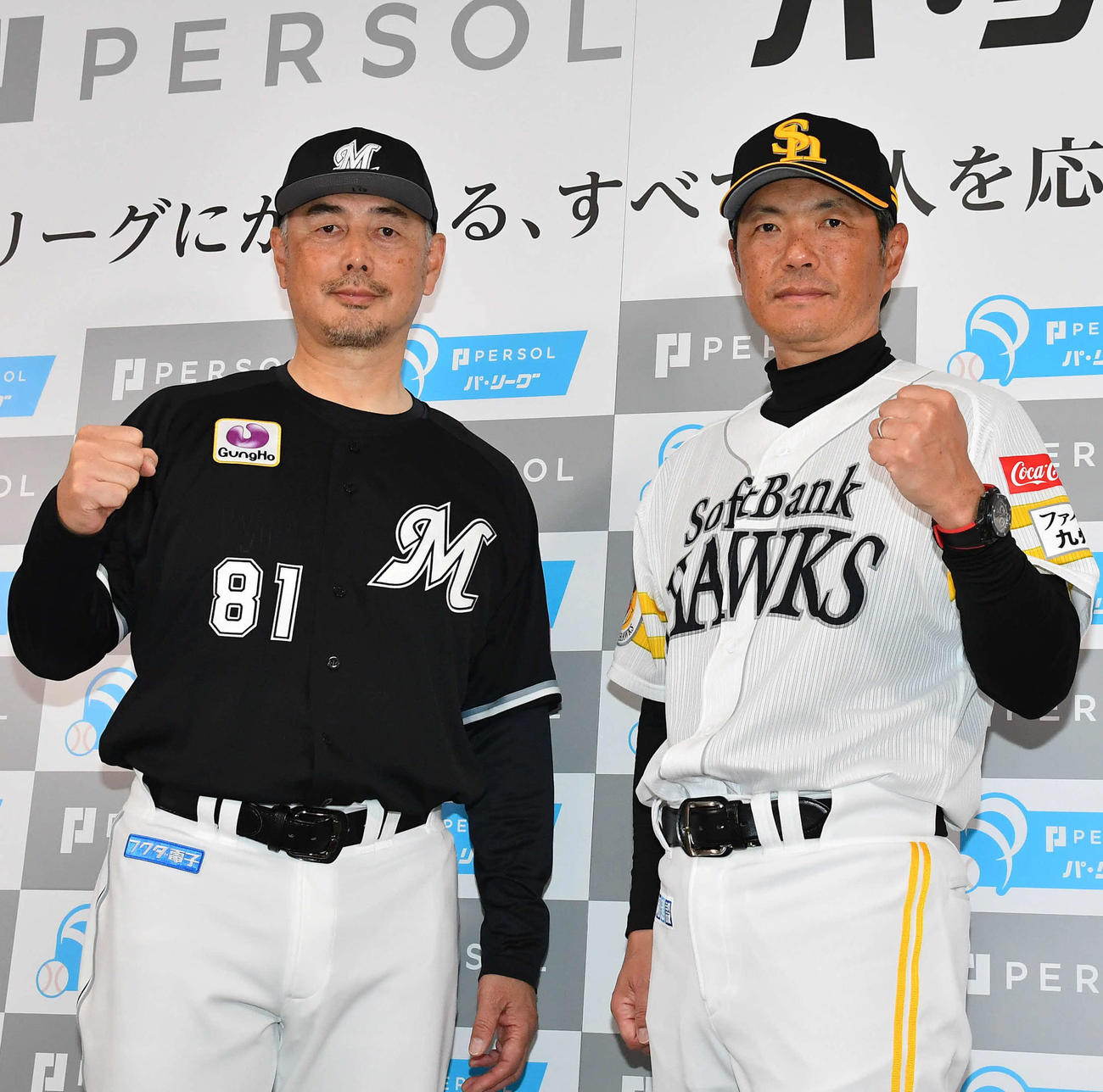開幕前日記者会見を行ったソフトバンク小久保監督（右）とロッテ吉井監督（撮影・岩下翔太）