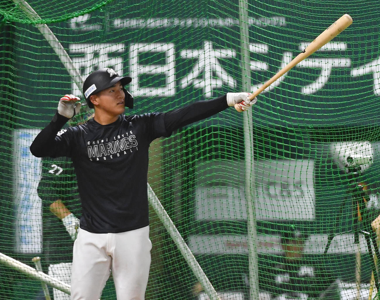 フリー打撃を行うロッテ西川（撮影・岩下翔太）