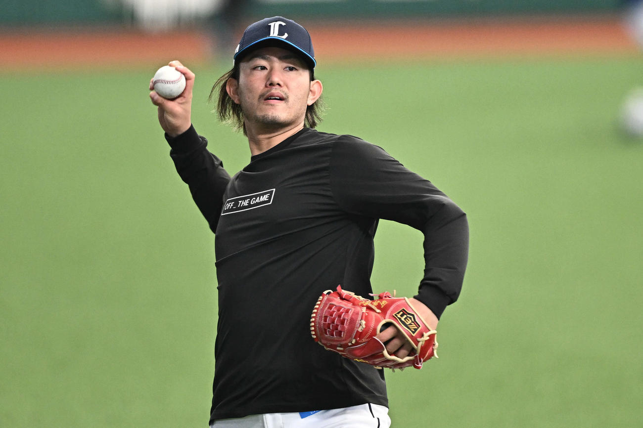 キャッチボールで調整する西武今井（撮影・滝沢徹郎）