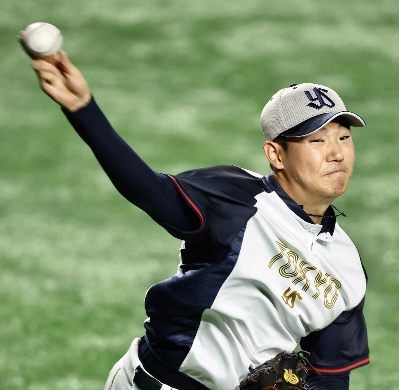 キャッチボールするヤクルト奥川（撮影・河田真司）