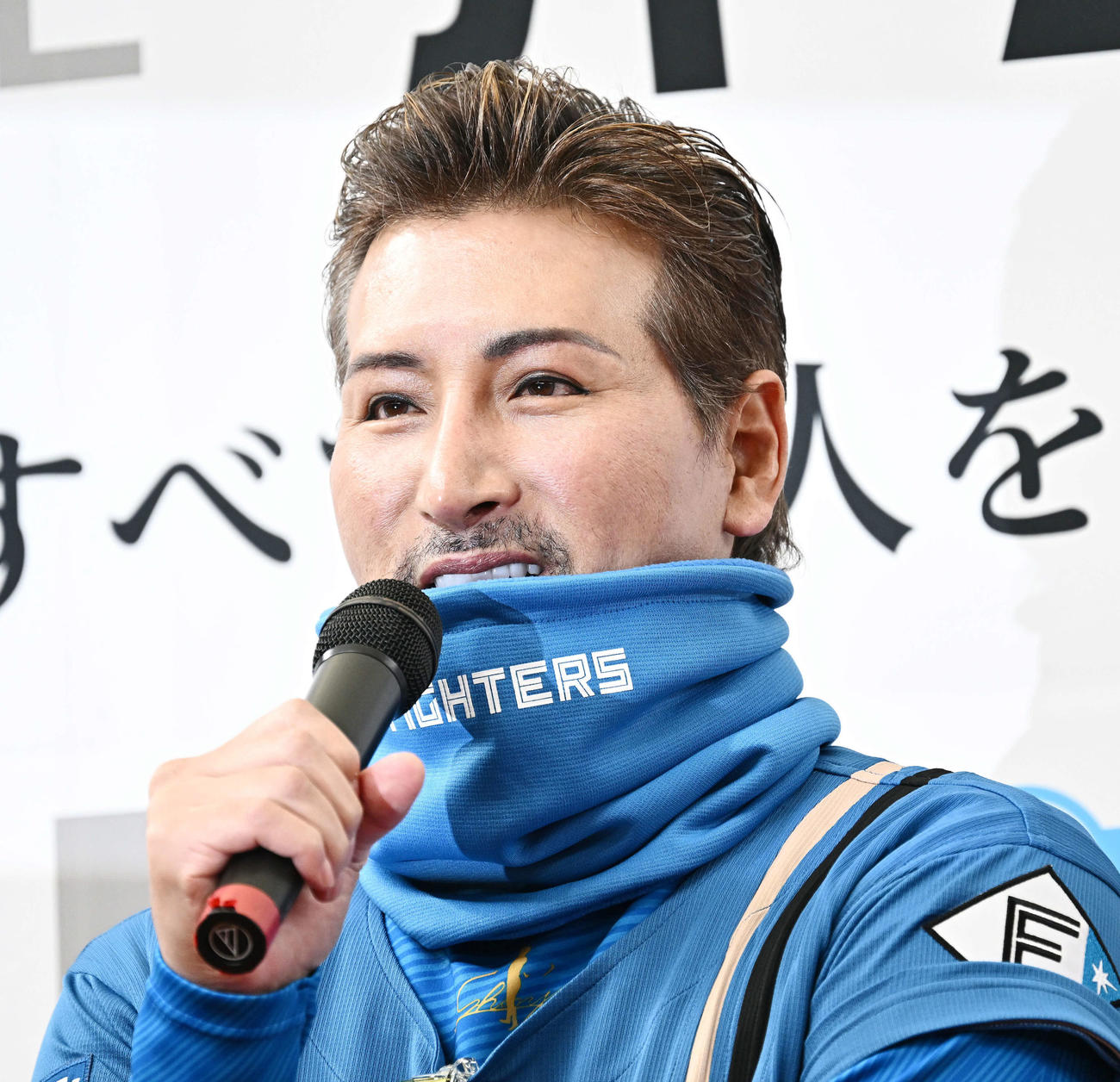 会見する日本ハム新庄監督（撮影・滝沢徹郎）