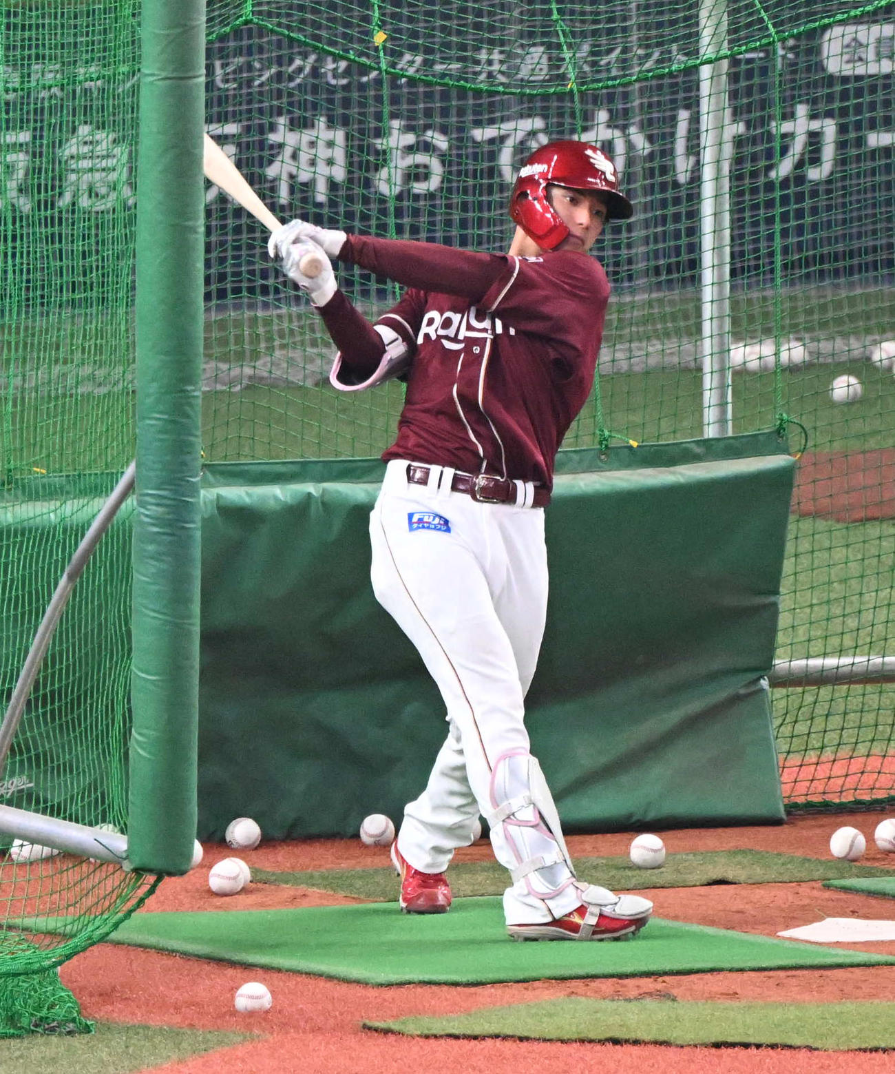 フリー打撃で鋭い打球を飛ばす楽天宗山（撮影・和賀正仁）