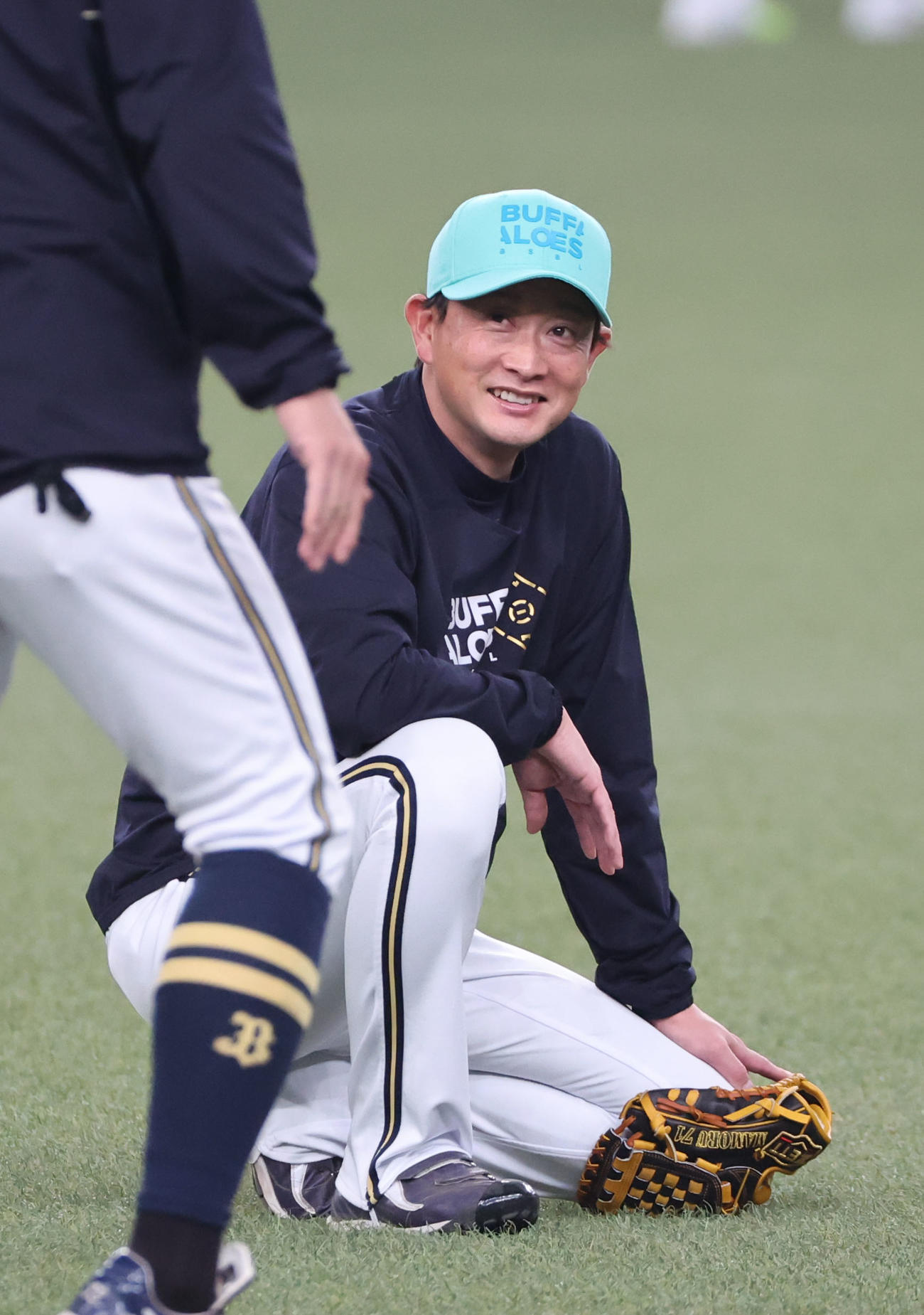 開幕前日練習でオリックス岸田護監督は笑顔を見せる（撮影・西尾就之）