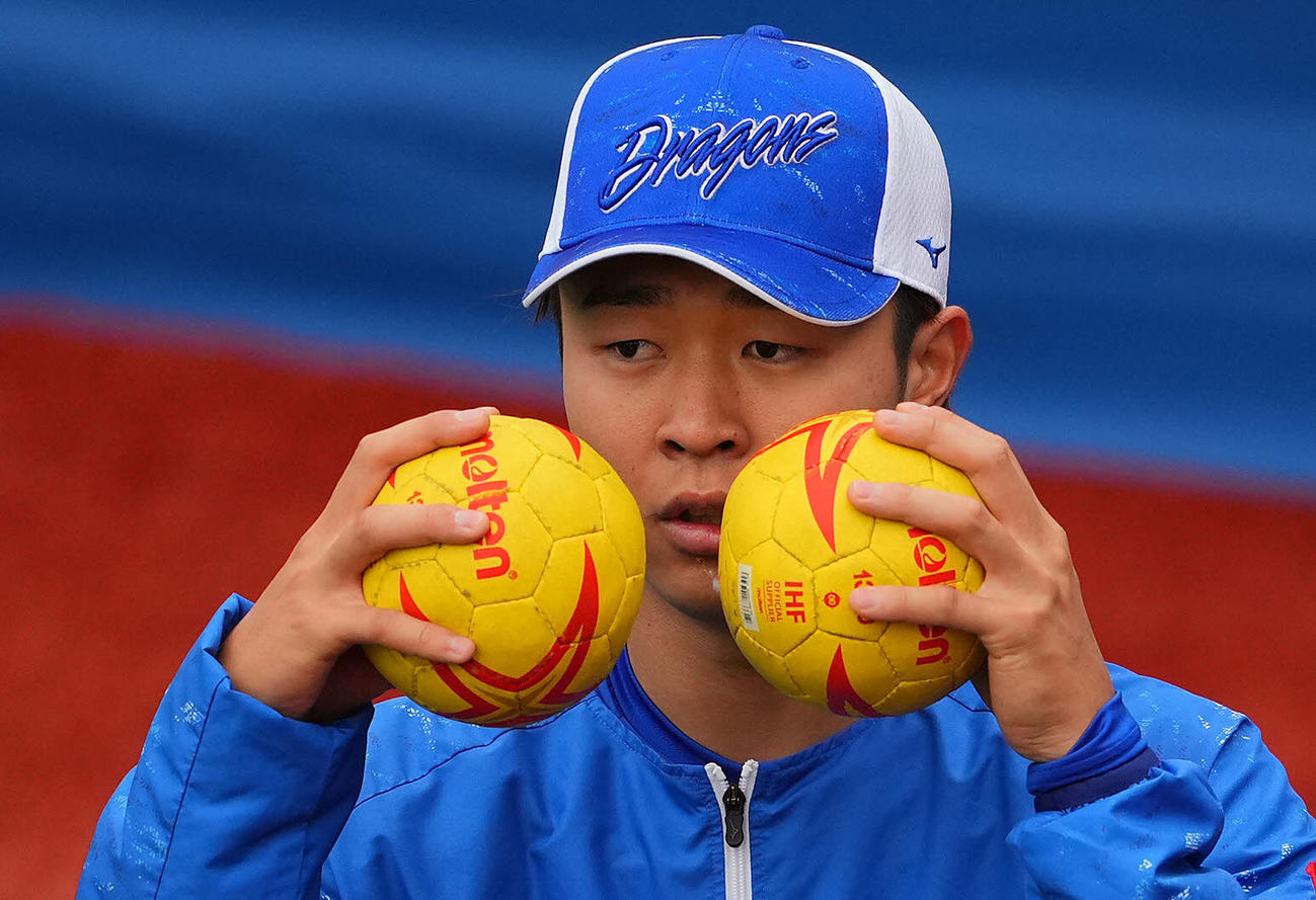 練習に臨む中日高橋宏（撮影・垰建太）
