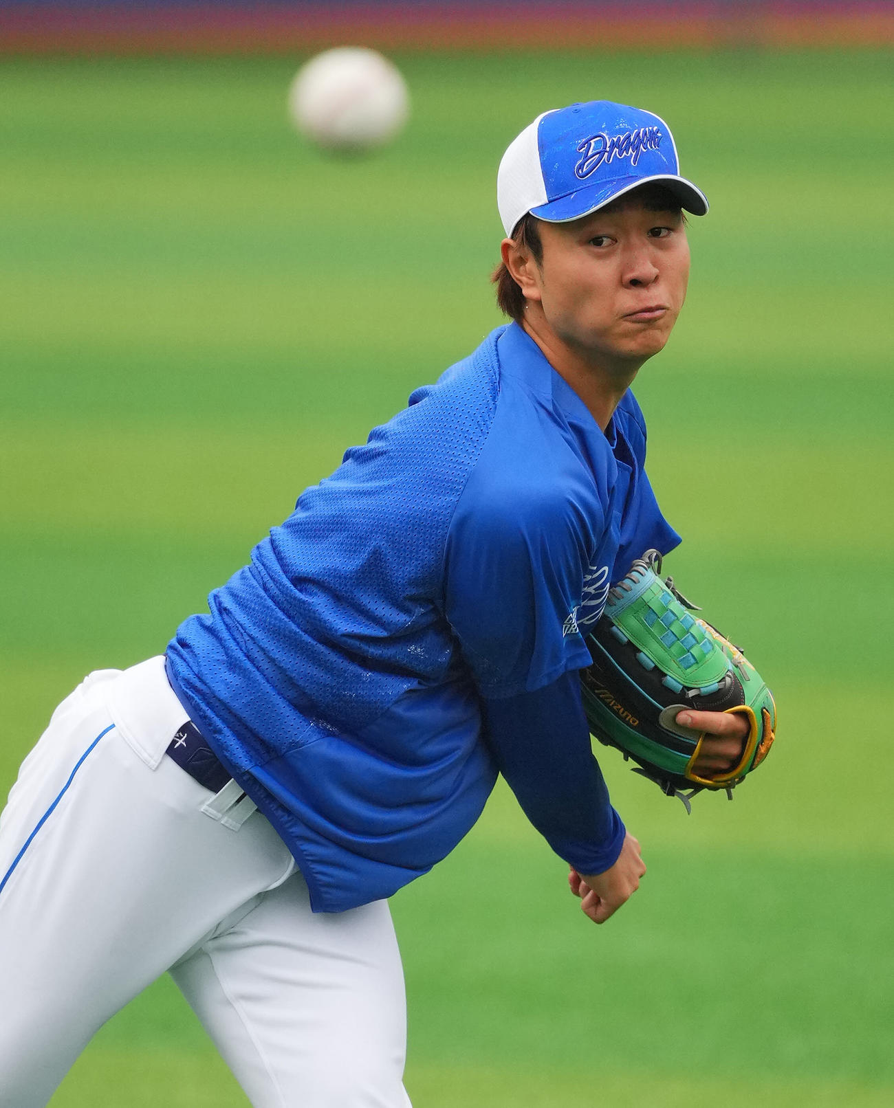 投球練習に臨む中日高橋宏（撮影・垰建太）