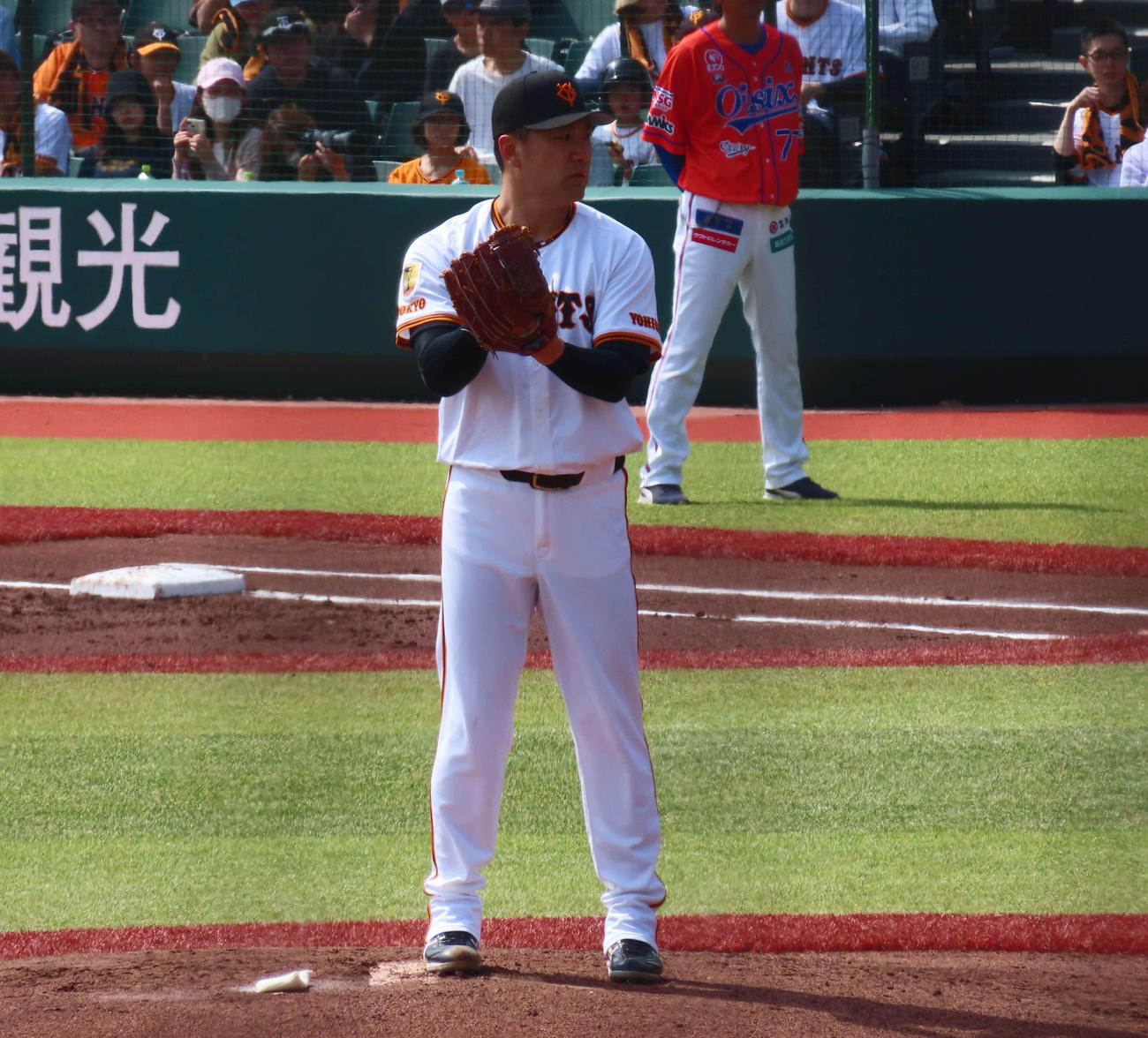 巨人対オイシックス　先発し力投する巨人田中将（撮影・水谷京裕）