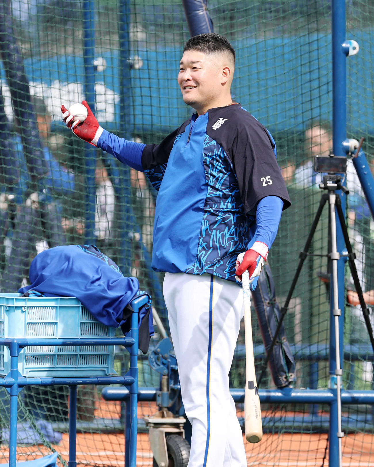 DeNA対中日　笑顔を見せるDeNA筒香（撮影・鈴木正人）　