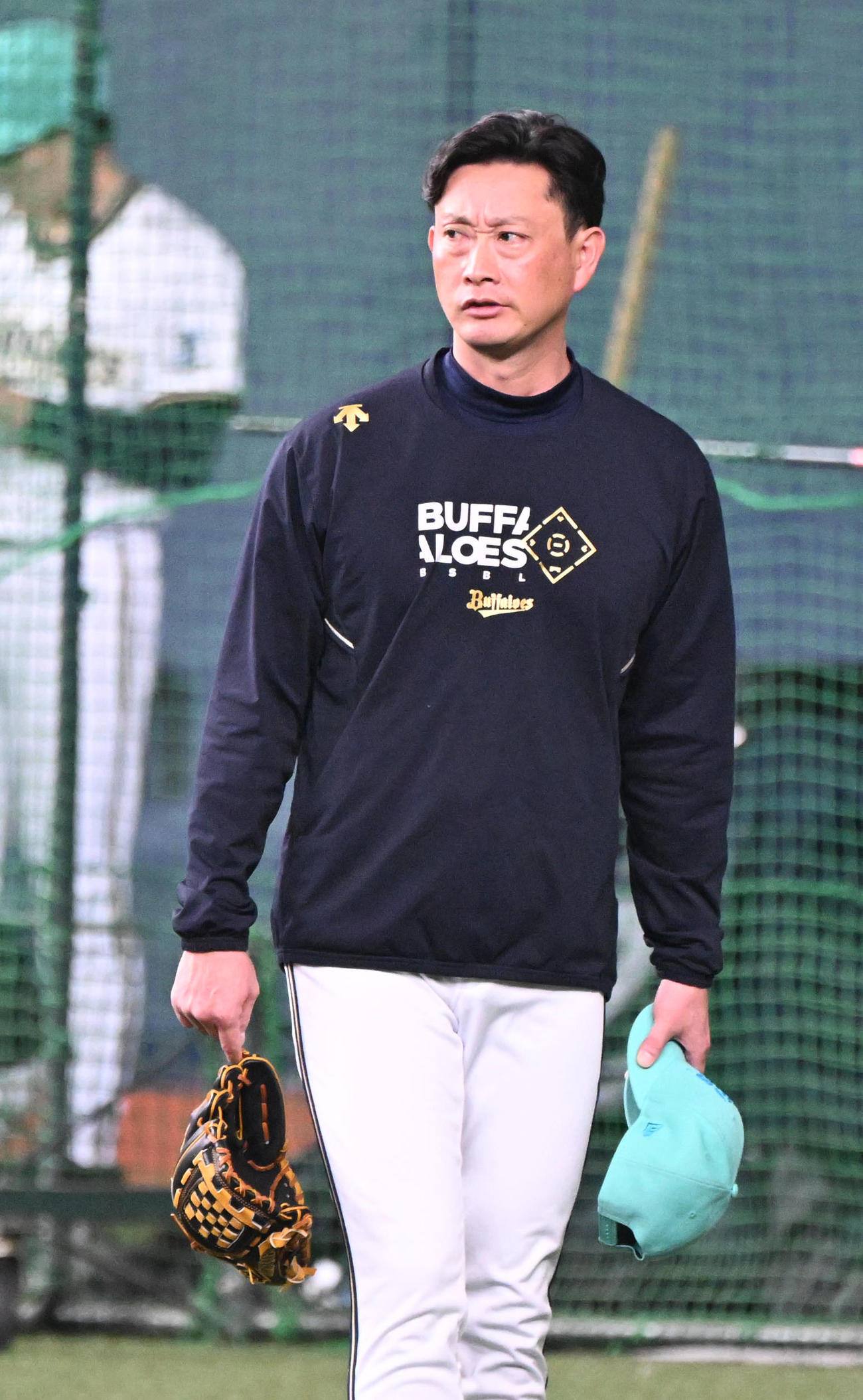 すっきりした頭髪のオリックス岸田監督（撮影・和賀正仁）