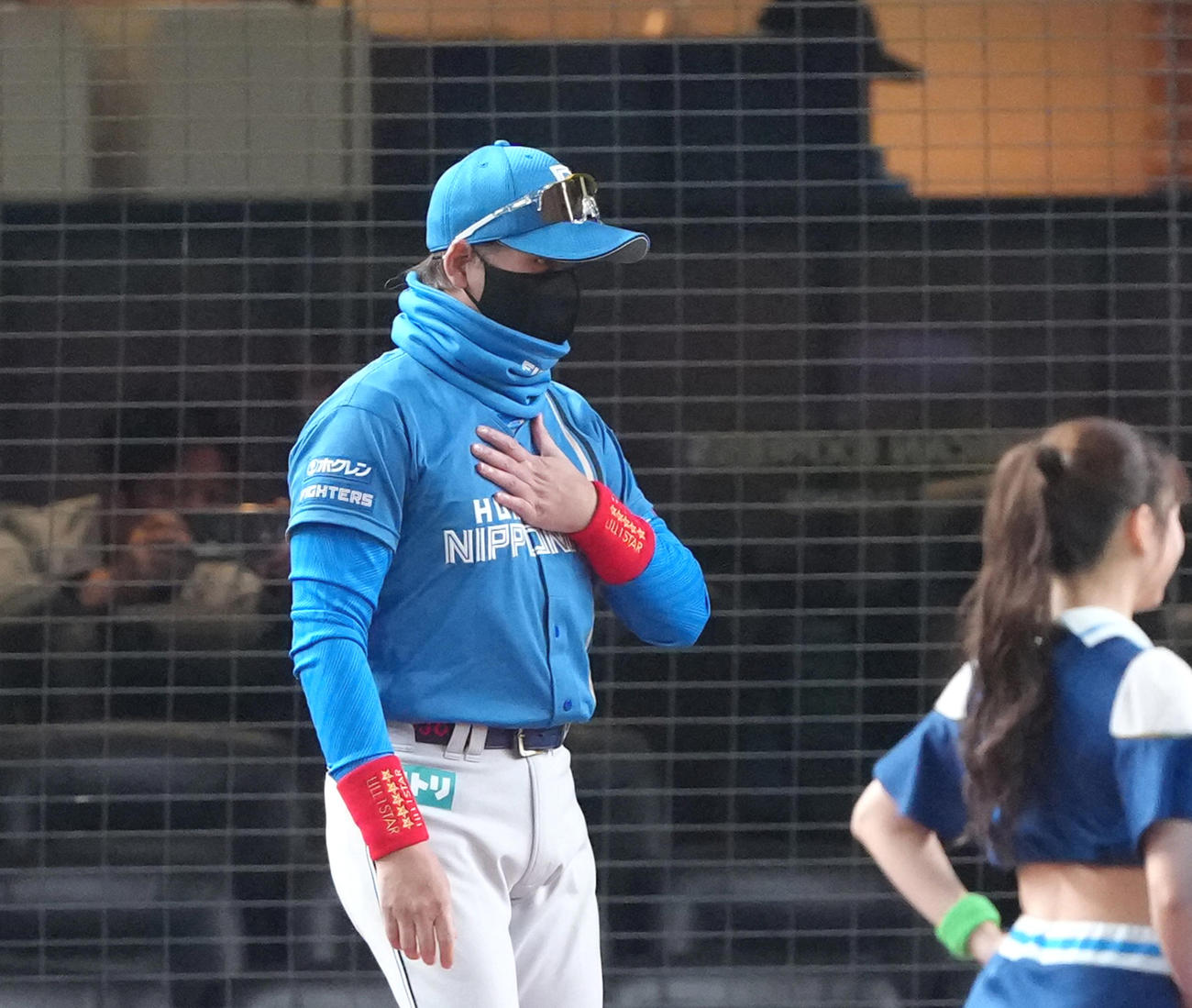 西武対日本ハム　開幕セレモニーに臨む日本ハム新庄監督（撮影・足立雅史）