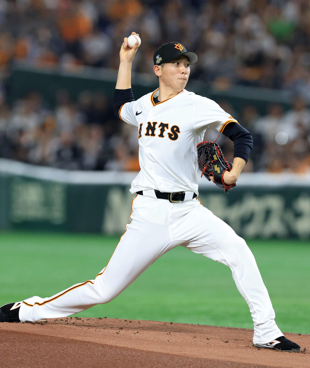 巨人対ヤクルト　力投する巨人先発の戸郷（撮影・浅見桂子）
