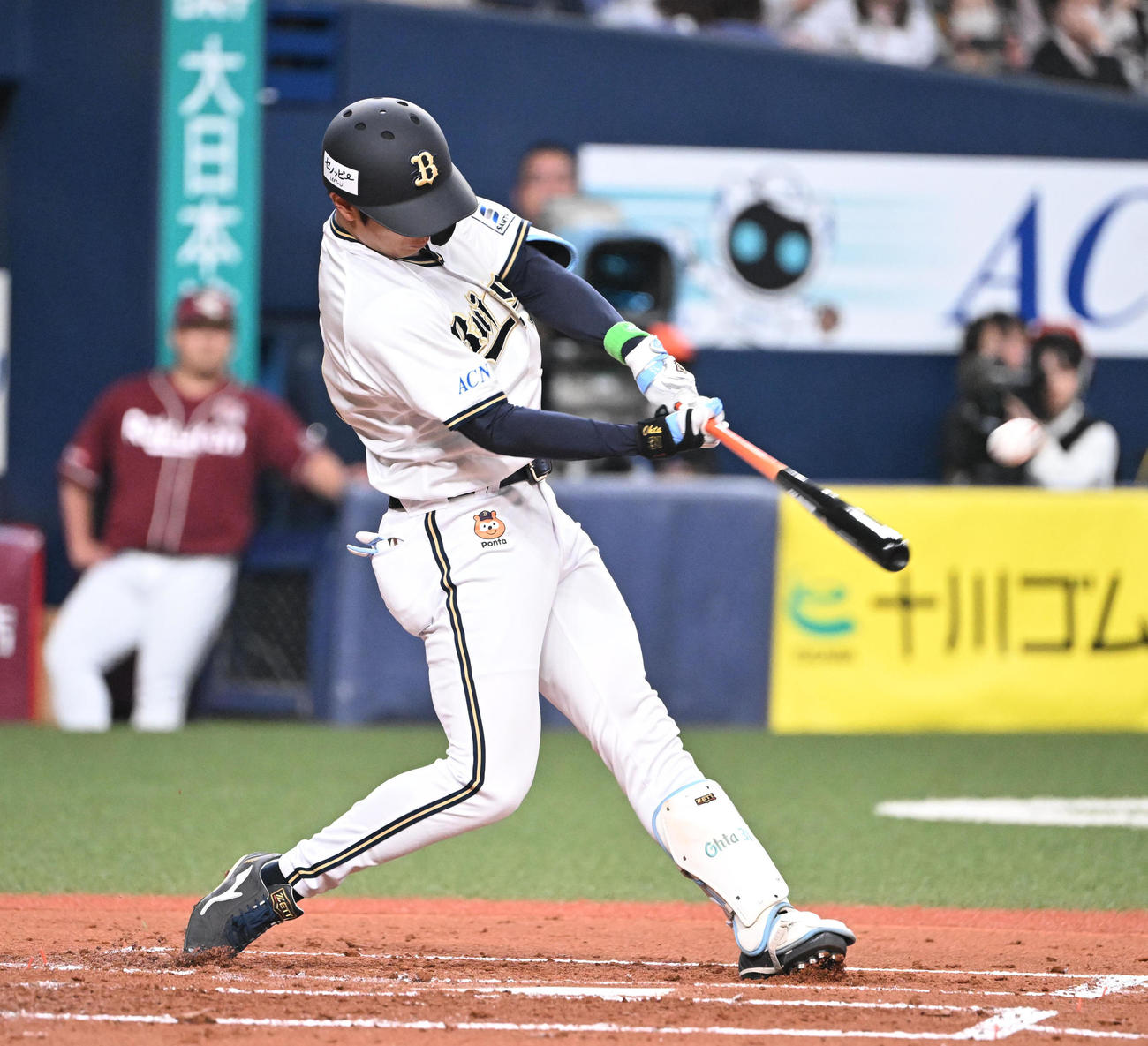 オリックス対楽天　2回裏オリックス1死一塁、先制の左越え2点本塁打を放つ太田（撮影・和賀正仁）