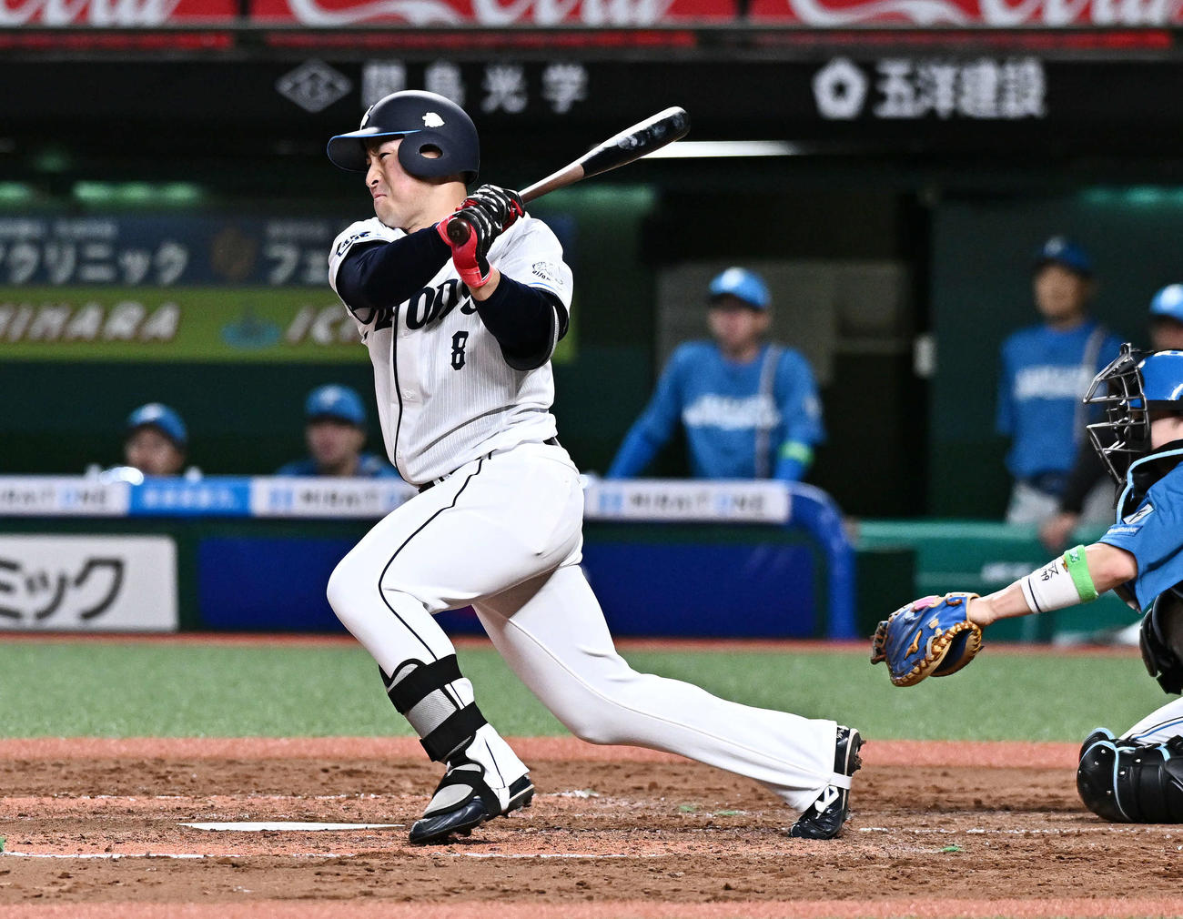 西武対日本ハム　5回裏西武無死、渡部聖はプロ初安打となる左前打を放つ（撮影・滝沢徹郎）