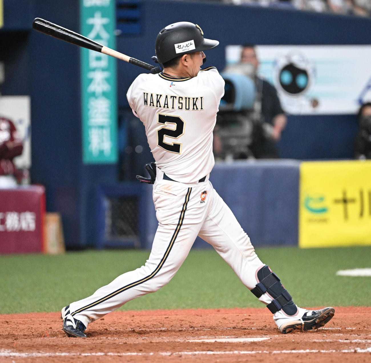 オリックス対楽天　9回裏オリックス2死二塁、中越えにサヨナラ二塁打を放つ若月（撮影・和賀正仁）
