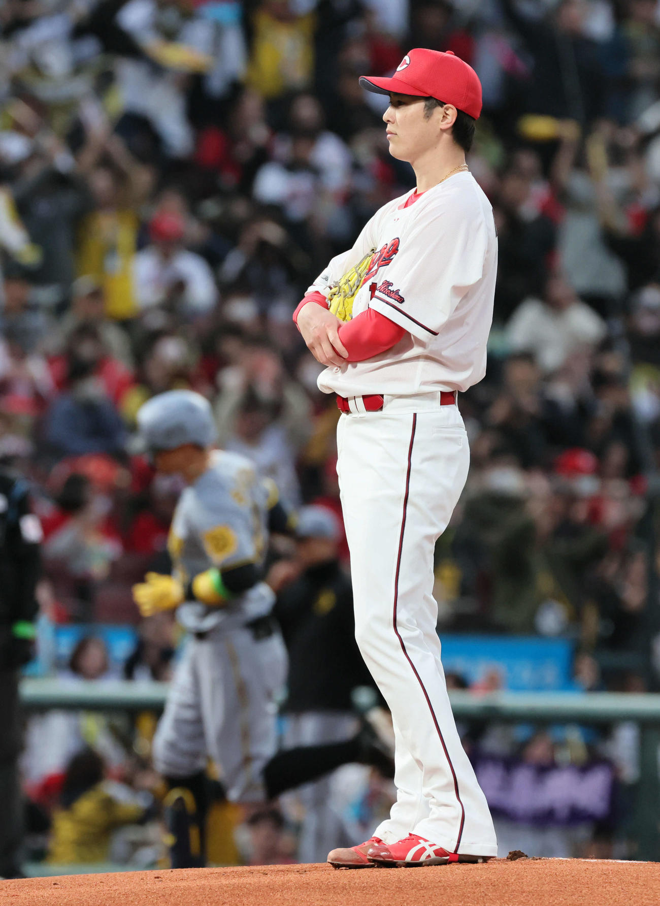広島対阪神　1回表阪神1死一塁、佐藤輝に先制2点本塁打を浴びた森下（撮影・加藤孝規）
