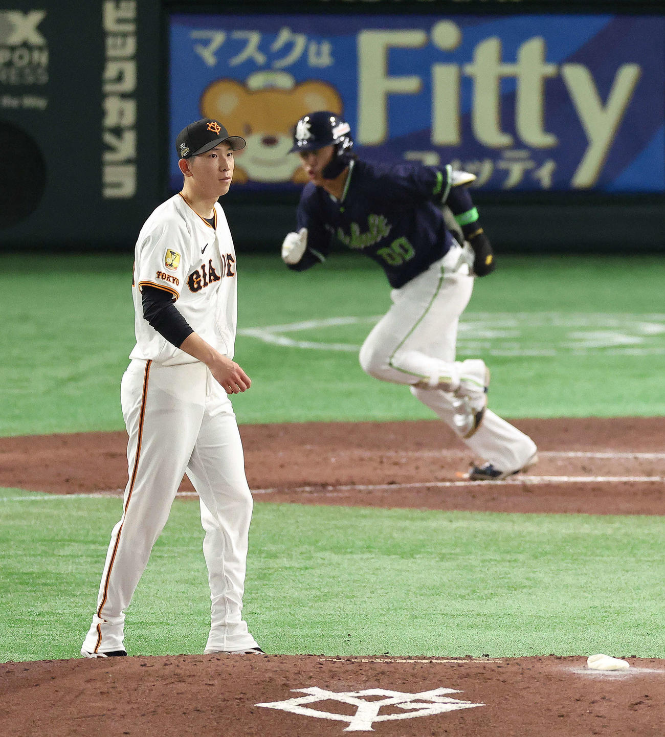 巨人対ヤクルト　5回表ヤクルト無死二、三塁、赤羽に左前先制適時打を浴びる戸郷（撮影・河田真司）