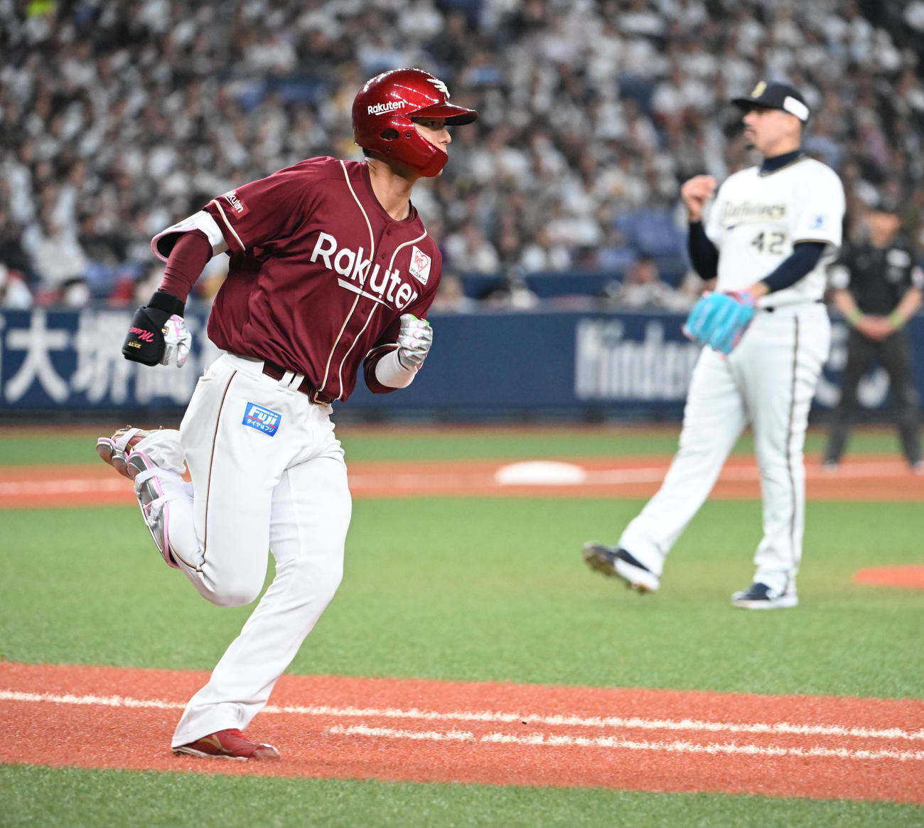 オリックス対楽天　9回表楽天1死三塁、右前に初安打・初打点を放つ宗山（撮影・和賀正仁）