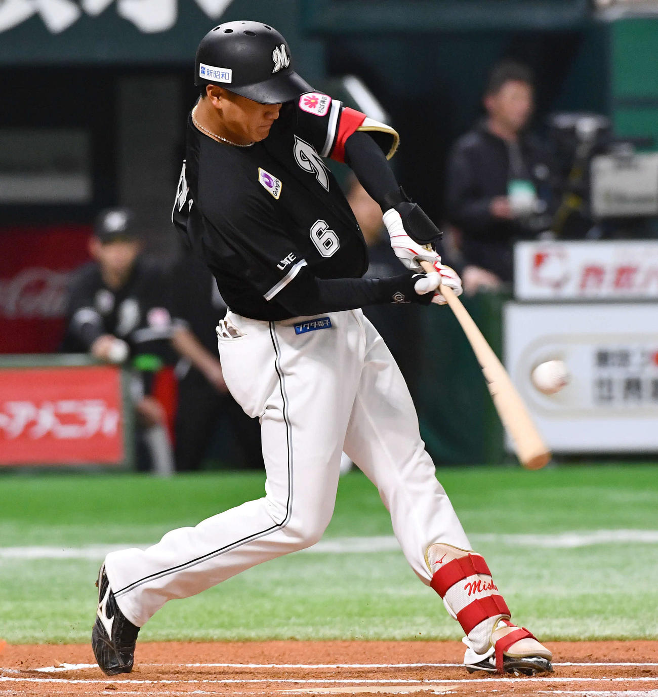 ソフトバンク対ロッテ　6回表ロッテ無死一、三塁、西川は勝ち越しの左前適時打を放つ（撮影・岩下翔太）