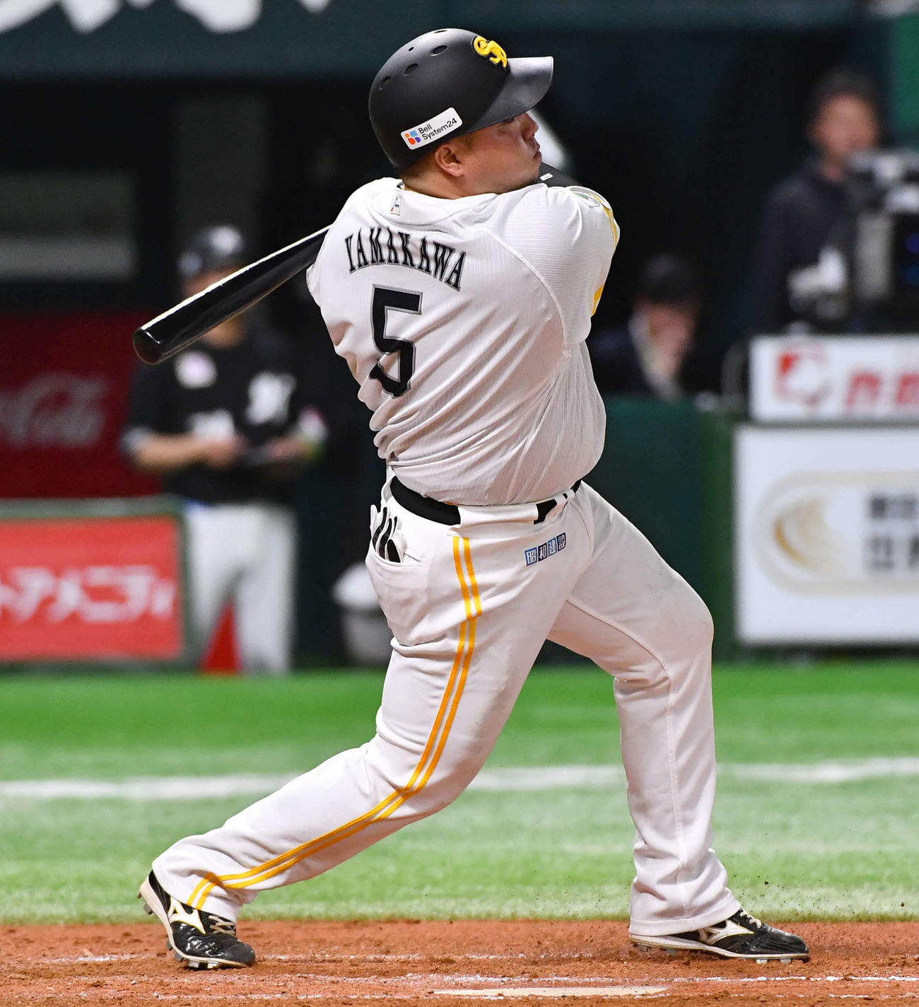 ソフトバンク対ロッテ　3回裏ソフトバンク2死一、三塁、山川は先制の適時中二塁打を放つ（撮影・岩下翔太）