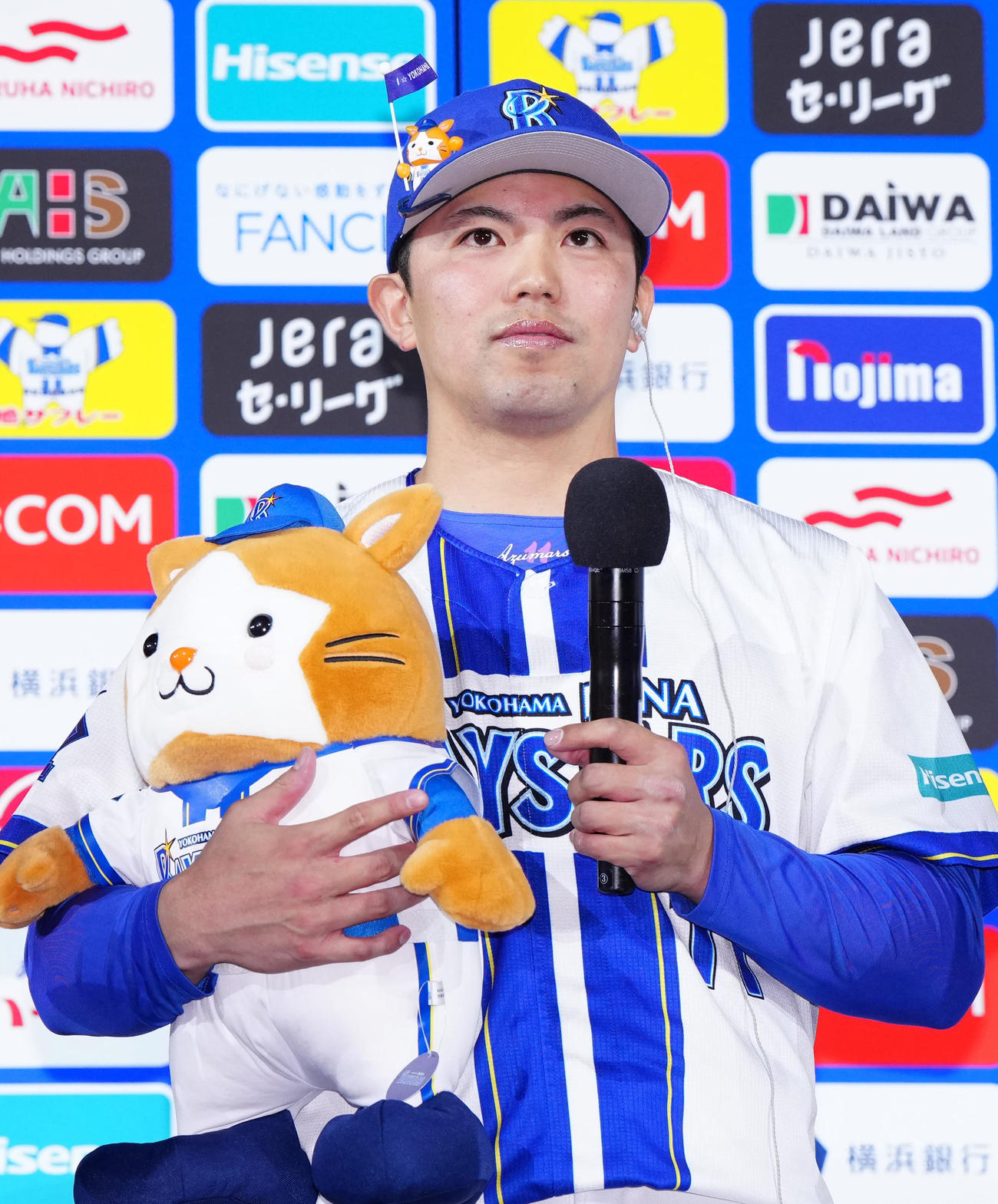 DeNA対中日　試合後、お立ち台に上がるDeNA東（撮影・江口和貴）