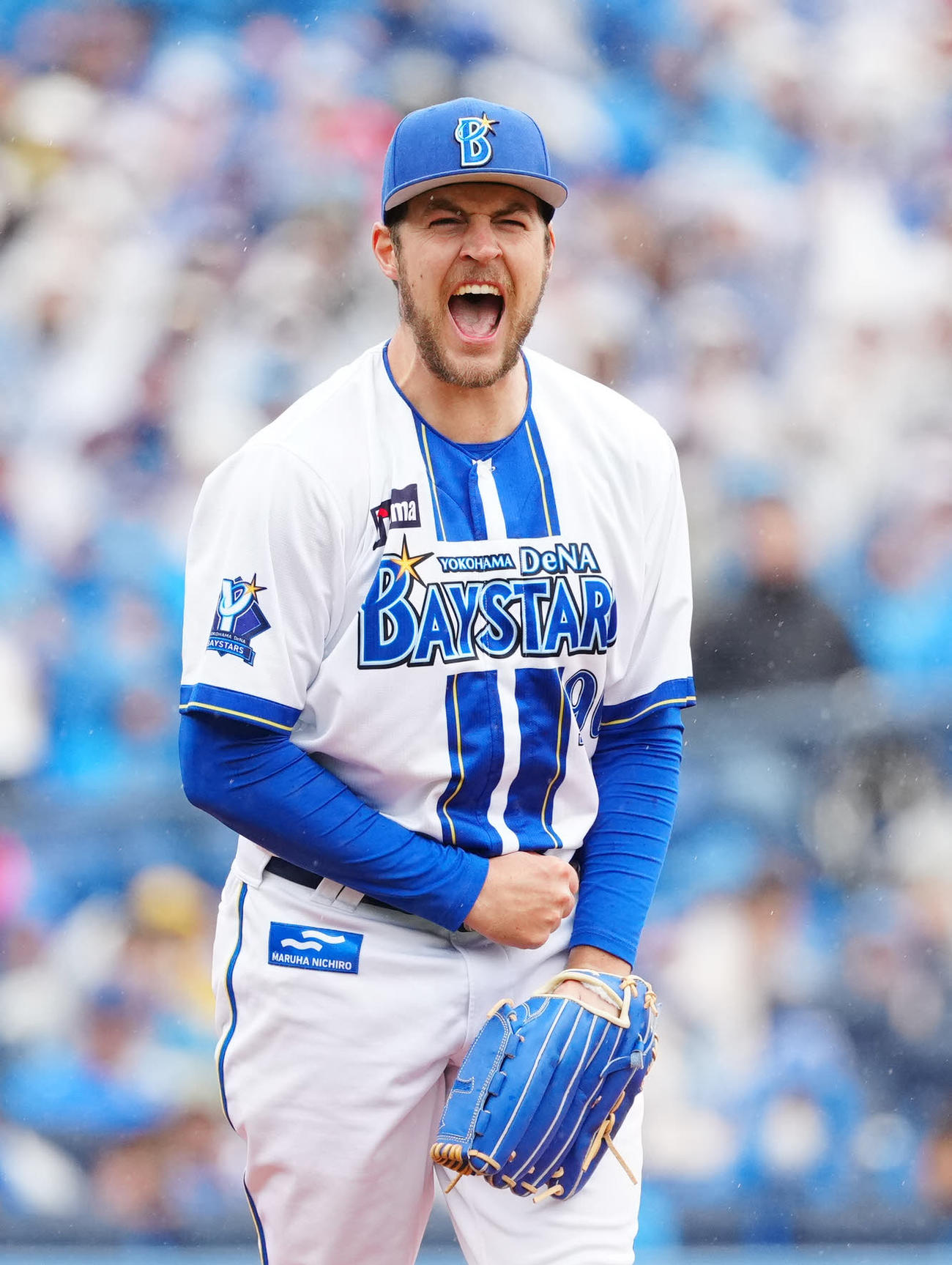 DeNA対中日　1回表中日2死、上林から空振り三振を奪い、雄たけびを上げるバウアー（撮影・江口和貴）