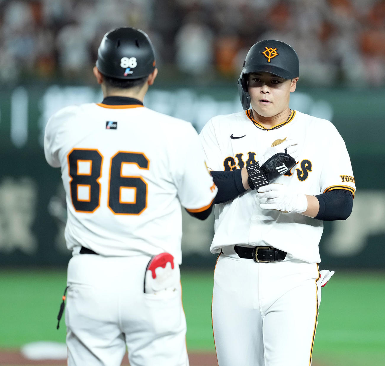 巨人対ヤクルト　2回裏巨人無死、左前打を放った中山（撮影・たえ見朱実）