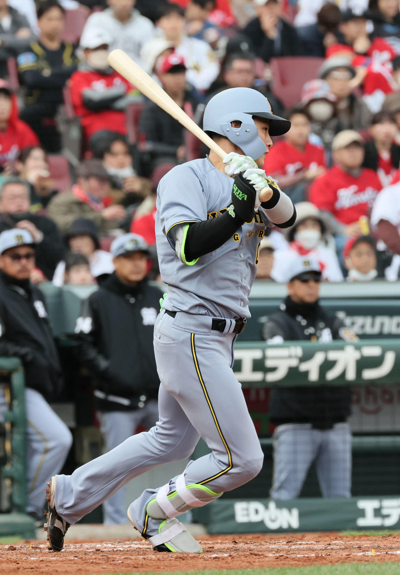 広島対阪神　5回表阪神2死二塁、木浪は同点適時打を放つ（撮影・加藤孝規）