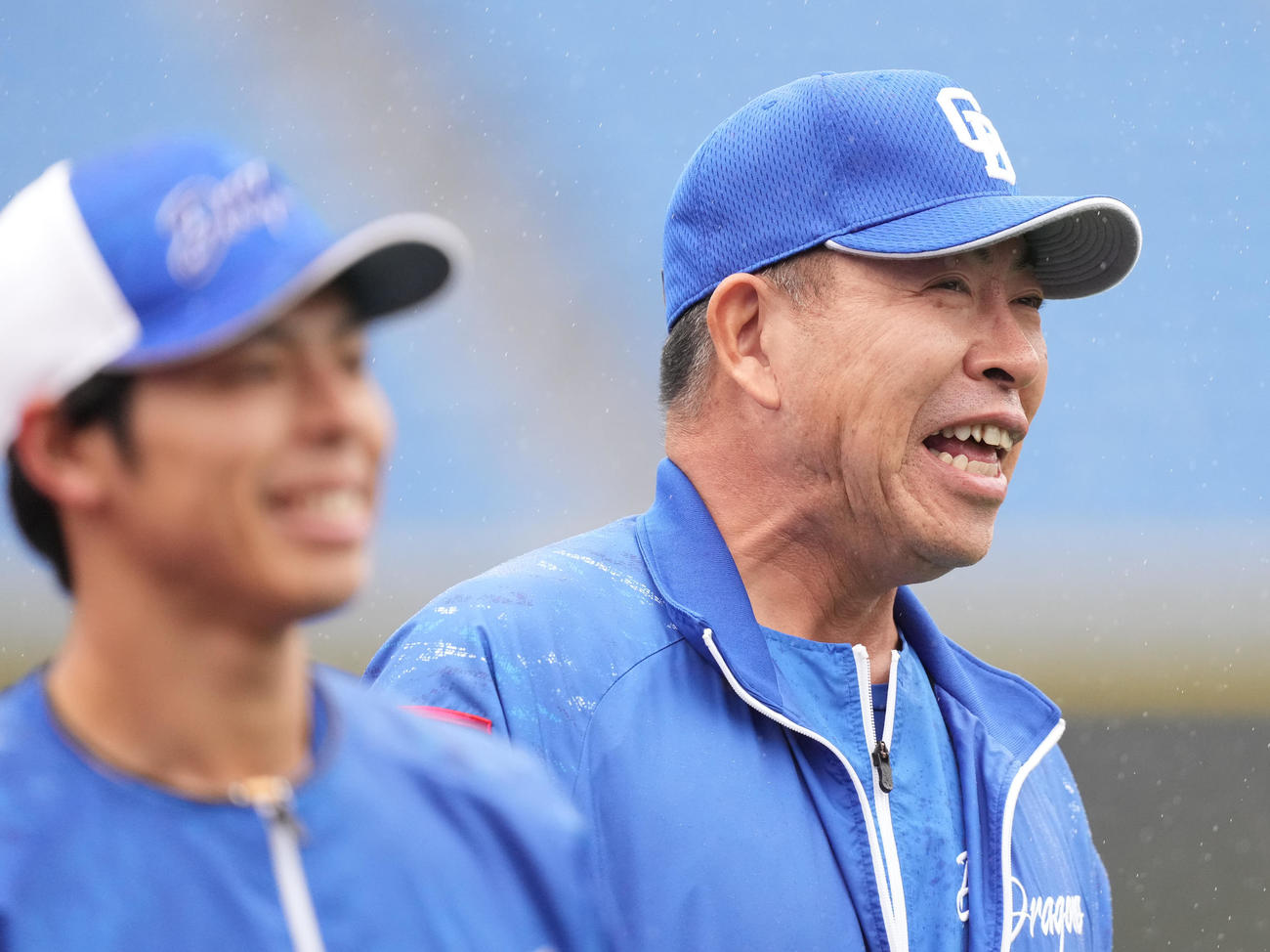 DeNA対中日
試合前練習で笑顔の中日井上監督（撮影・鈴木みどり）
