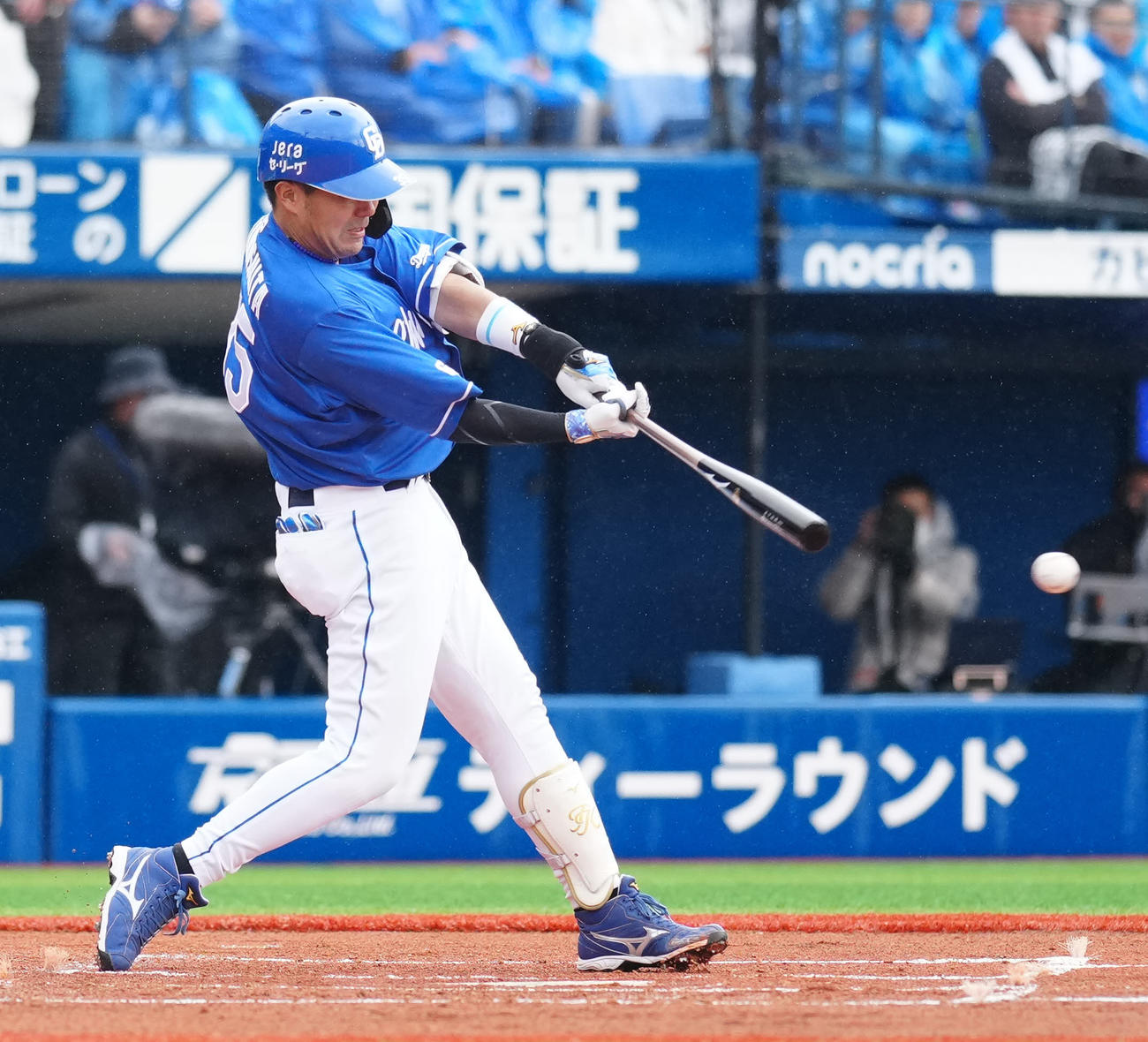 DeNA対中日　2回表中日2死一、三塁、先制適時打を放つ木下（撮影・江口和貴）
