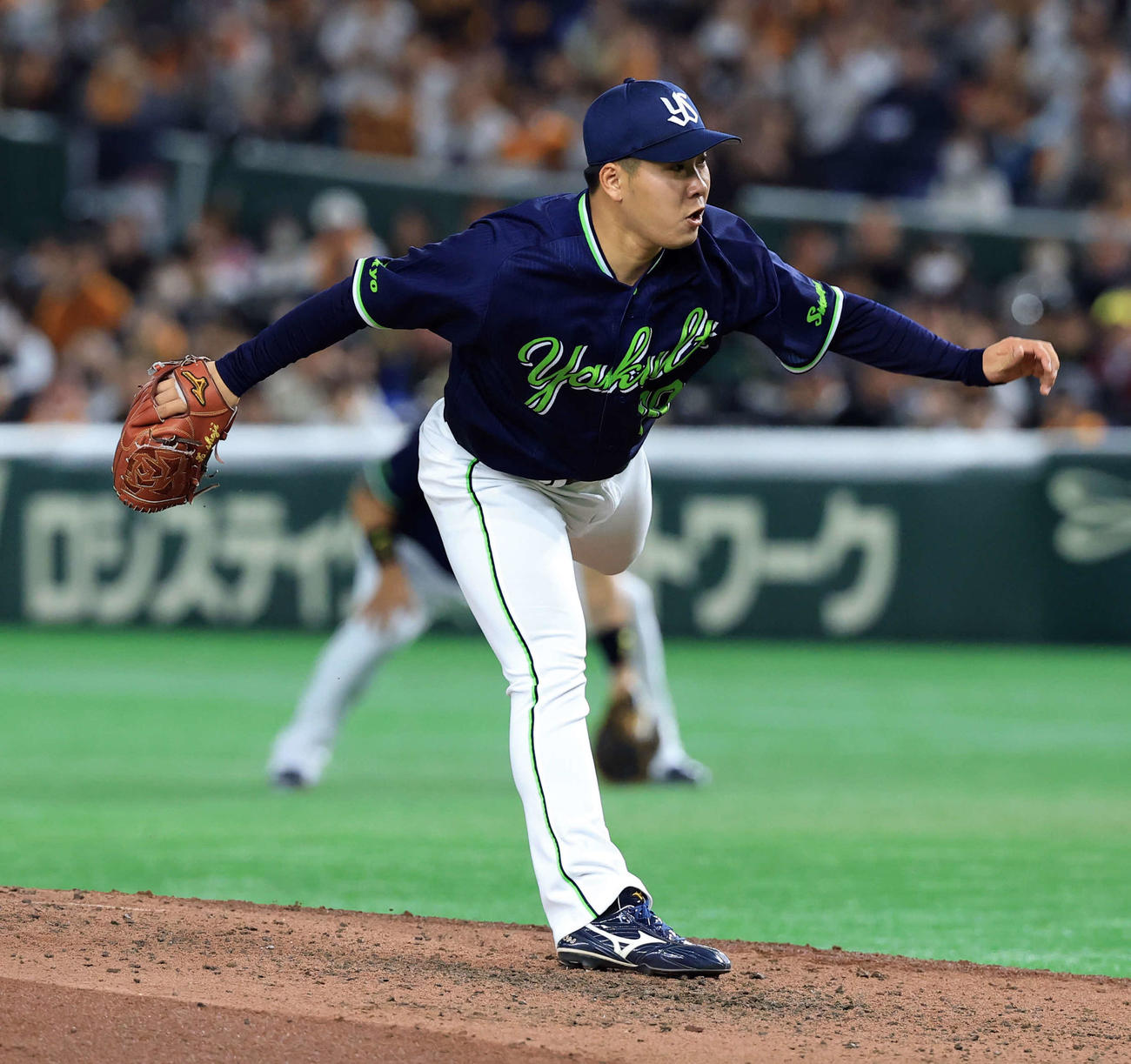 巨人対ヤクルト　6回裏巨人の攻撃で登板した荘司（撮影・浅見桂子）