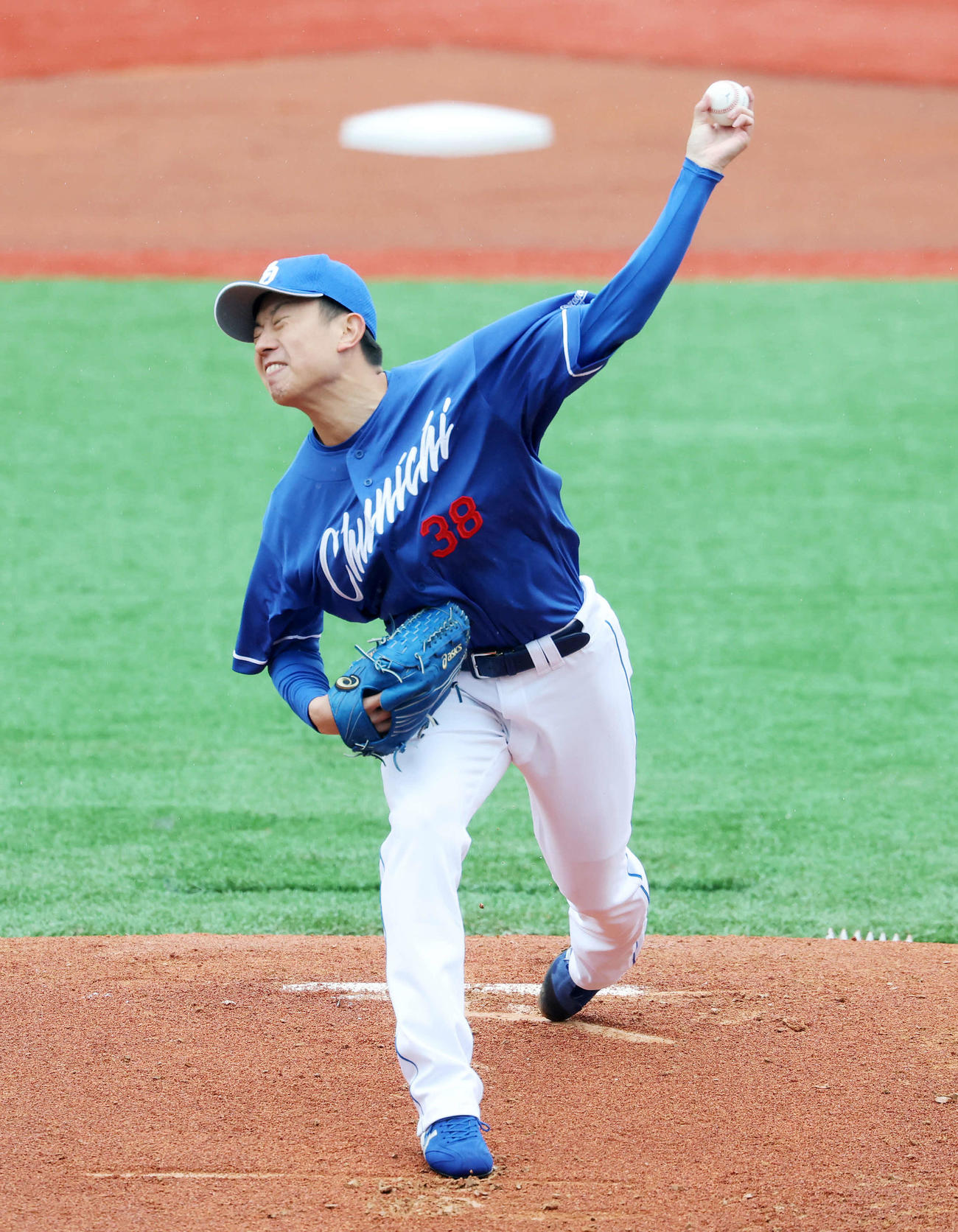 DeNA対中日　力投する中日先発の松葉（撮影・鈴木正人）　