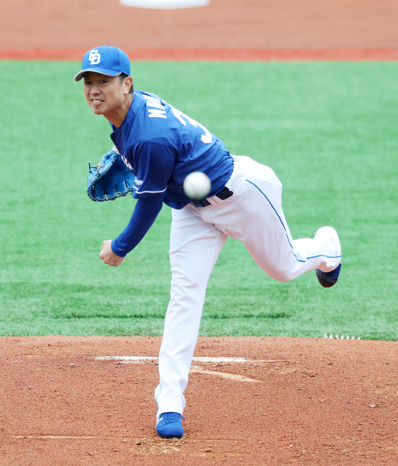DeNA対中日　力投する中日先発の松葉（撮影・鈴木正人）　