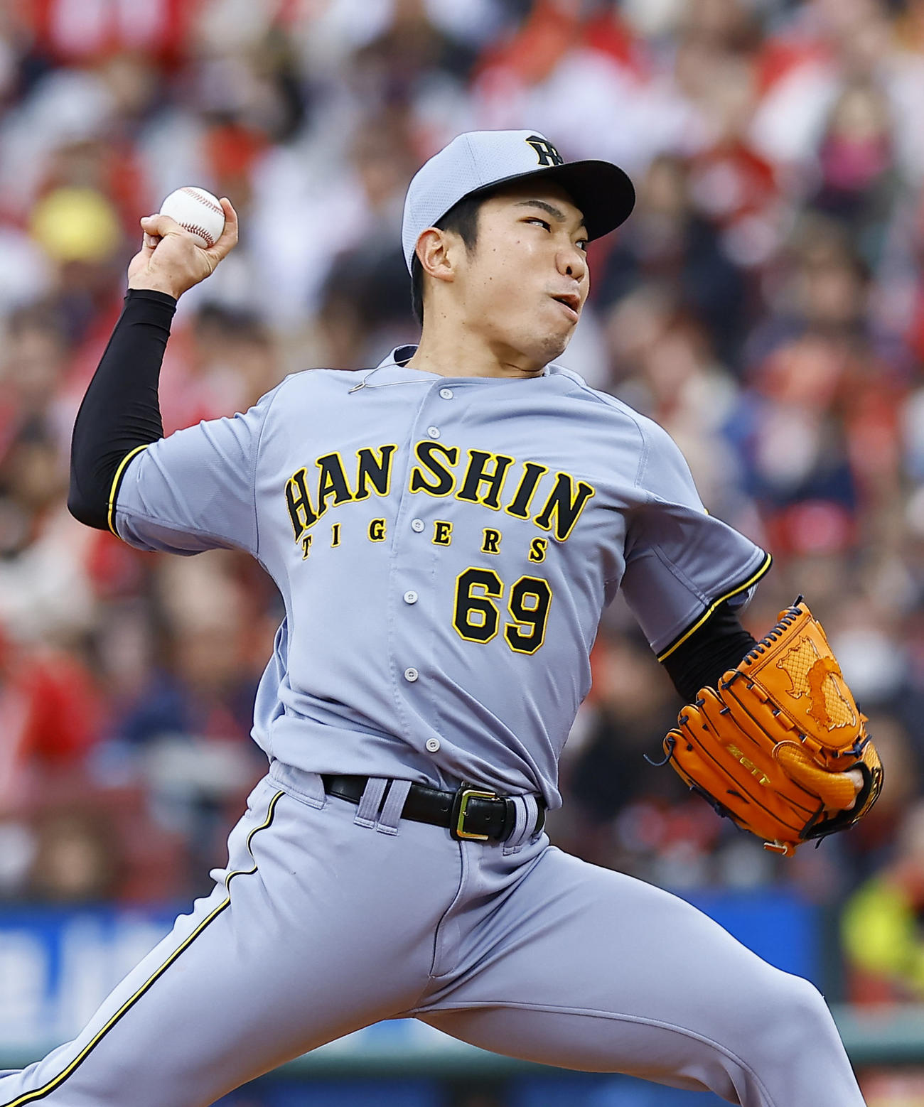 広島対阪神　6回、4番手で登板した阪神石井（撮影・藤尾明華）