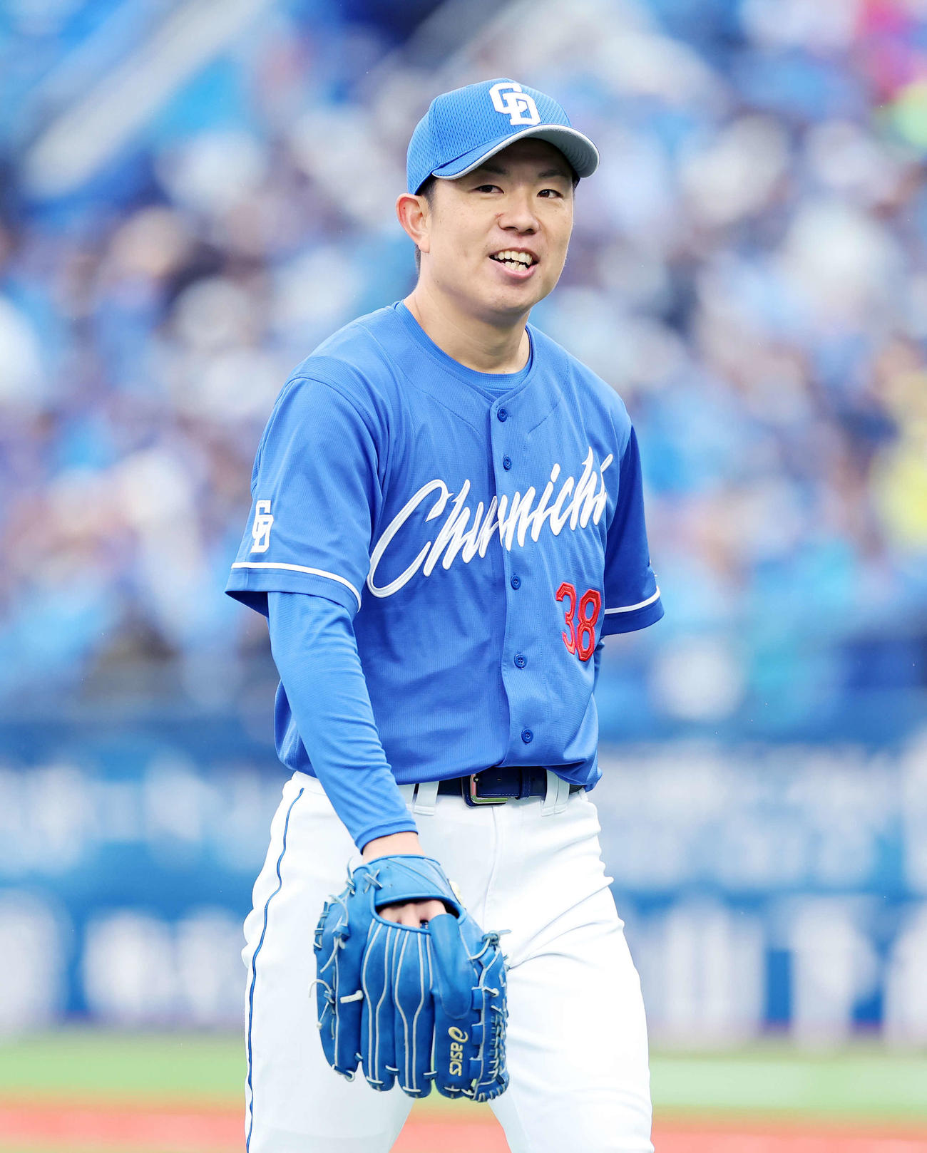 DeNA対中日　3回裏、DeNAの攻撃を抑え笑顔を見せる中日松葉（撮影・鈴木正人）　